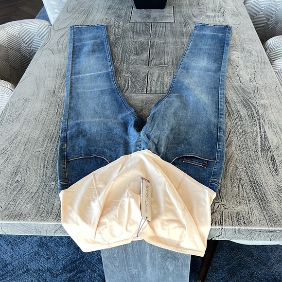 Kimi + Kai medium indigo size 27/33 straight leg maternity jeans - Picture 4 of 16